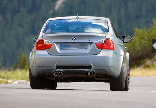 Sportauspuffanlage (mittige Rohre)