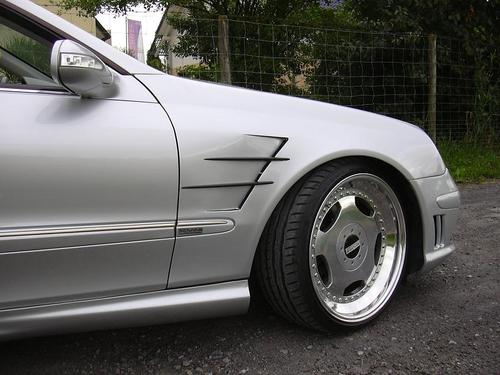 AC Kotflügel mit 2 Fienen